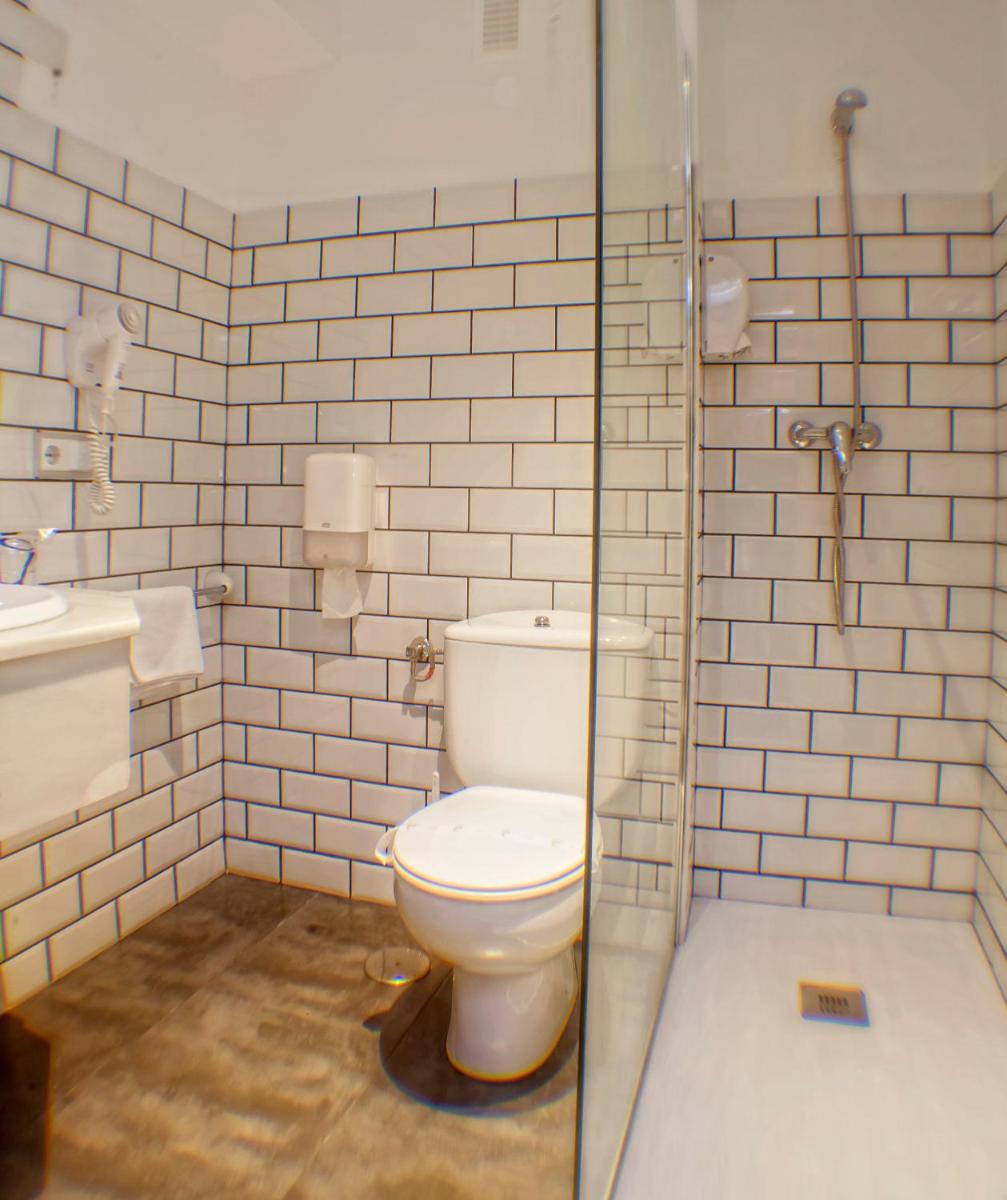 Un baño de Hotel Spa El Muelle de Suances