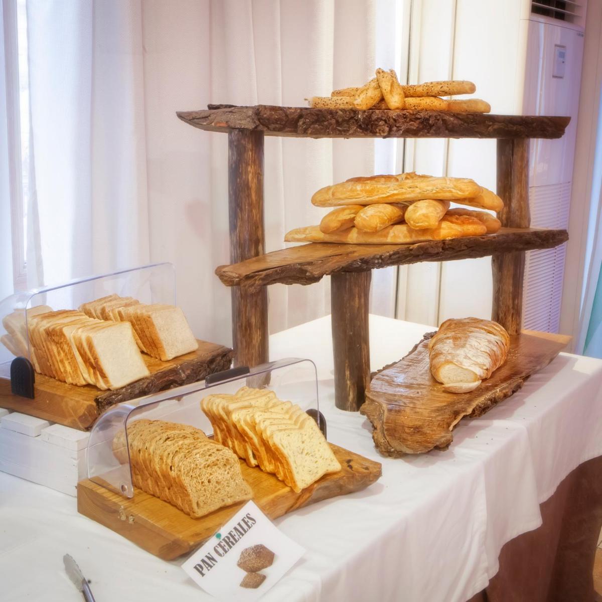 Comida en o cerca de este hotel