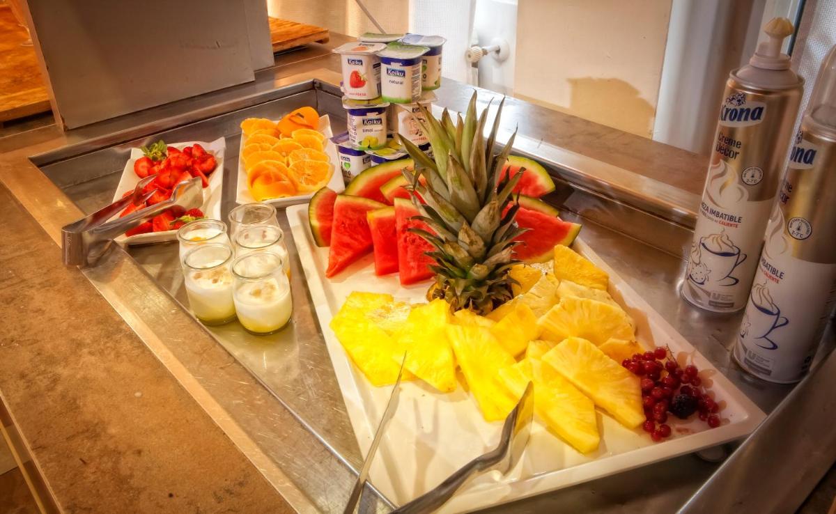 Comida en o cerca de este hotel