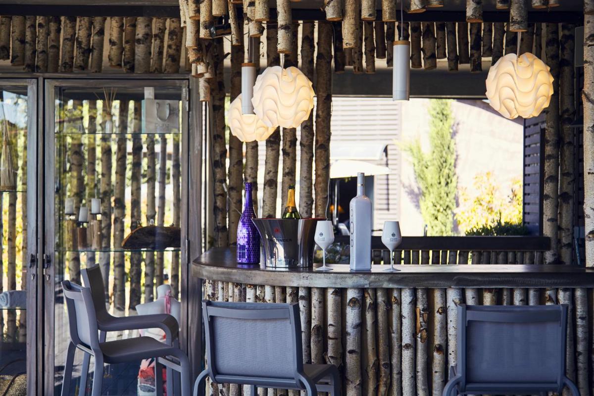 Restaurant ou autre lieu de restauration dans l'établissement Domaine de Chalvêches Hôtel SPA 4*