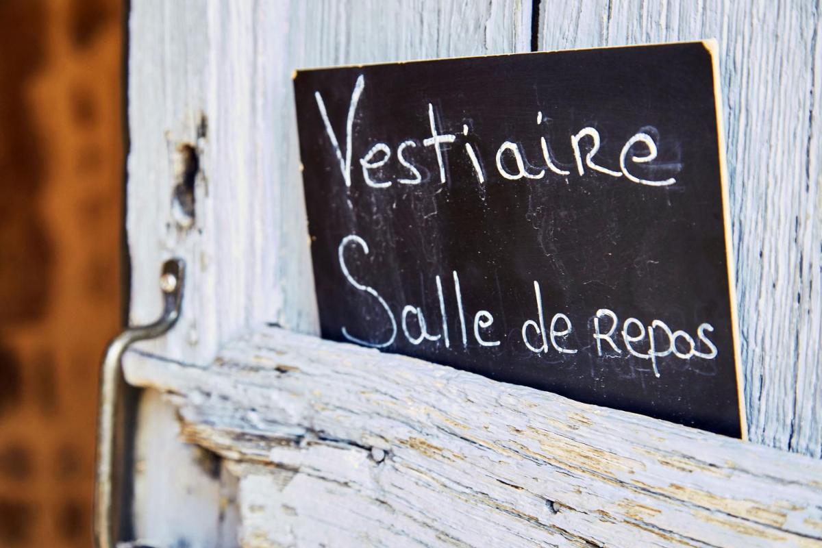 Certificat, récompense, panneau ou autre document affiché dans l'établissement Domaine de Chalvêches Hôtel SPA 4*