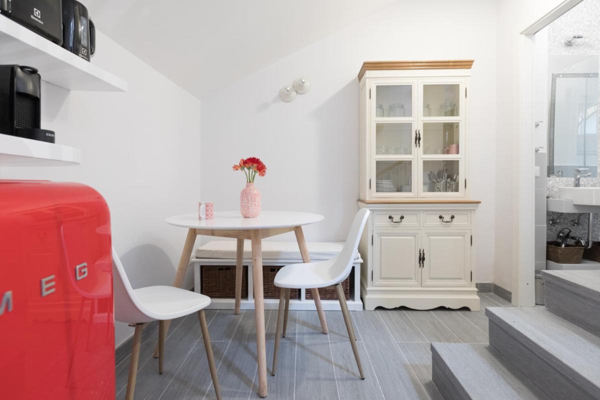 Quiet pied a terre with terrace in Borgo Pio - Housity