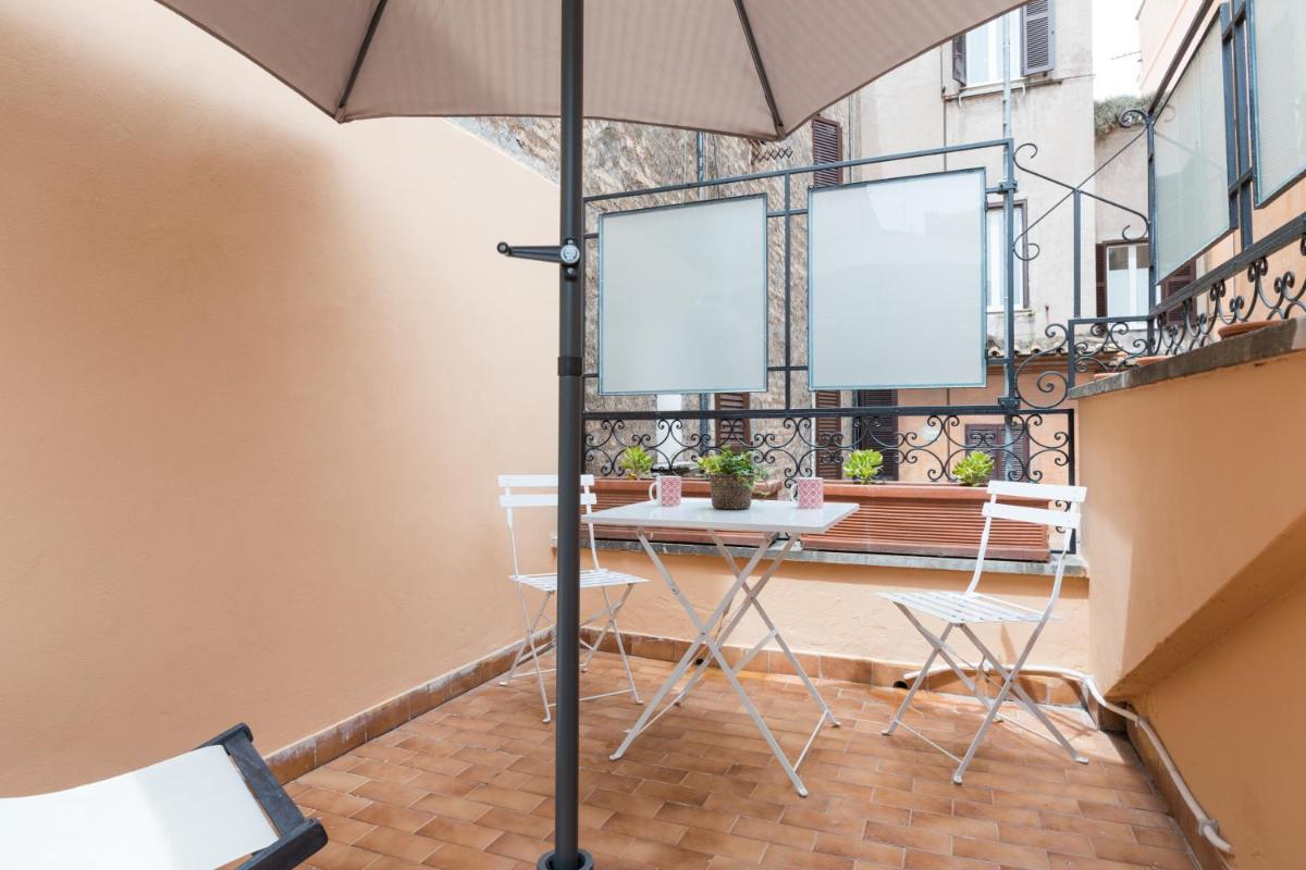 Quiet pied a terre with terrace in Borgo Pio - Housity