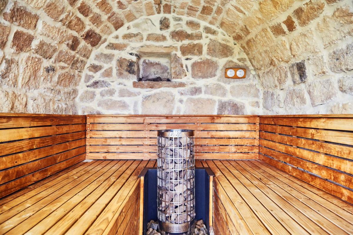 Photo de la galerie de l'établissement Domaine de Chalvêches Hôtel SPA 4*, à Faugères