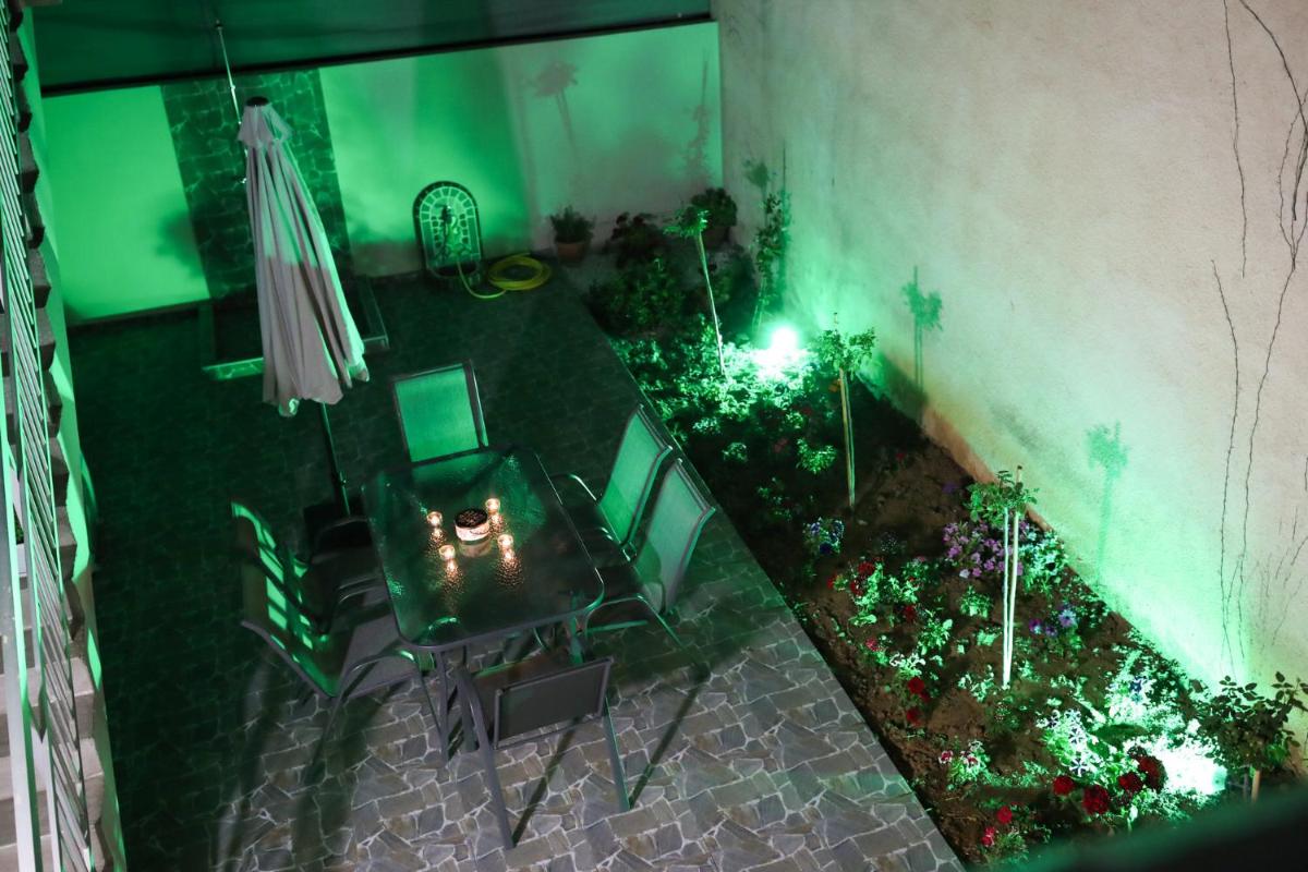 Amazing house with private backyard - Housity
