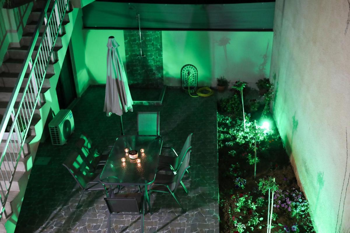Amazing house with private backyard - Housity