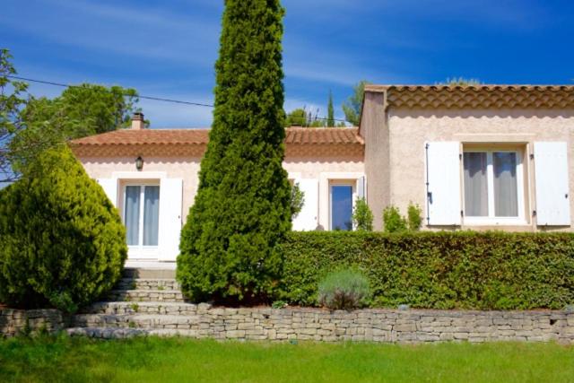 Les murmures du Temps Villa 3 Chambres avec Piscine - Housity