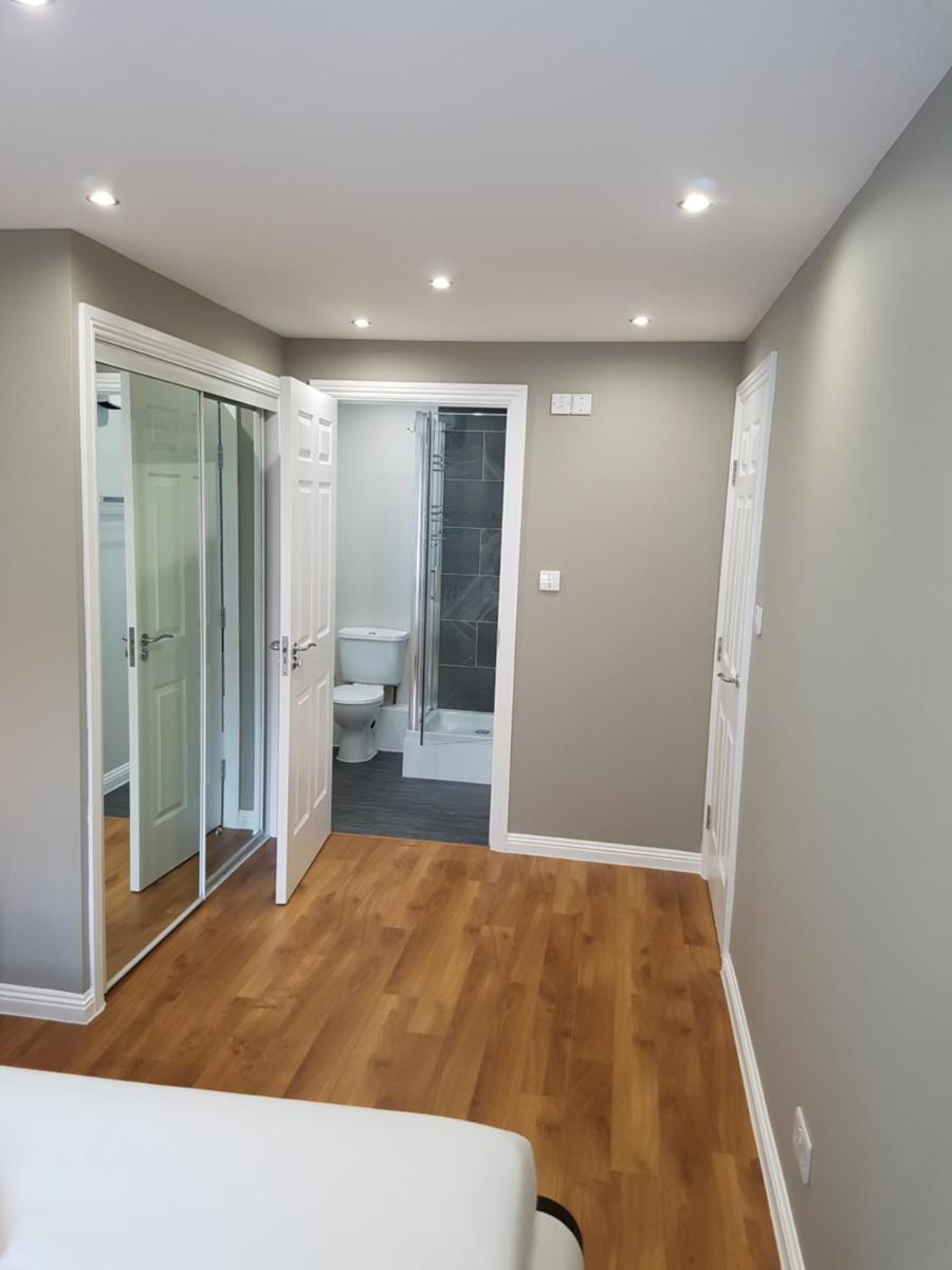 Glasgows Modern & Stylish 3 Bedroom Aparment - Housity