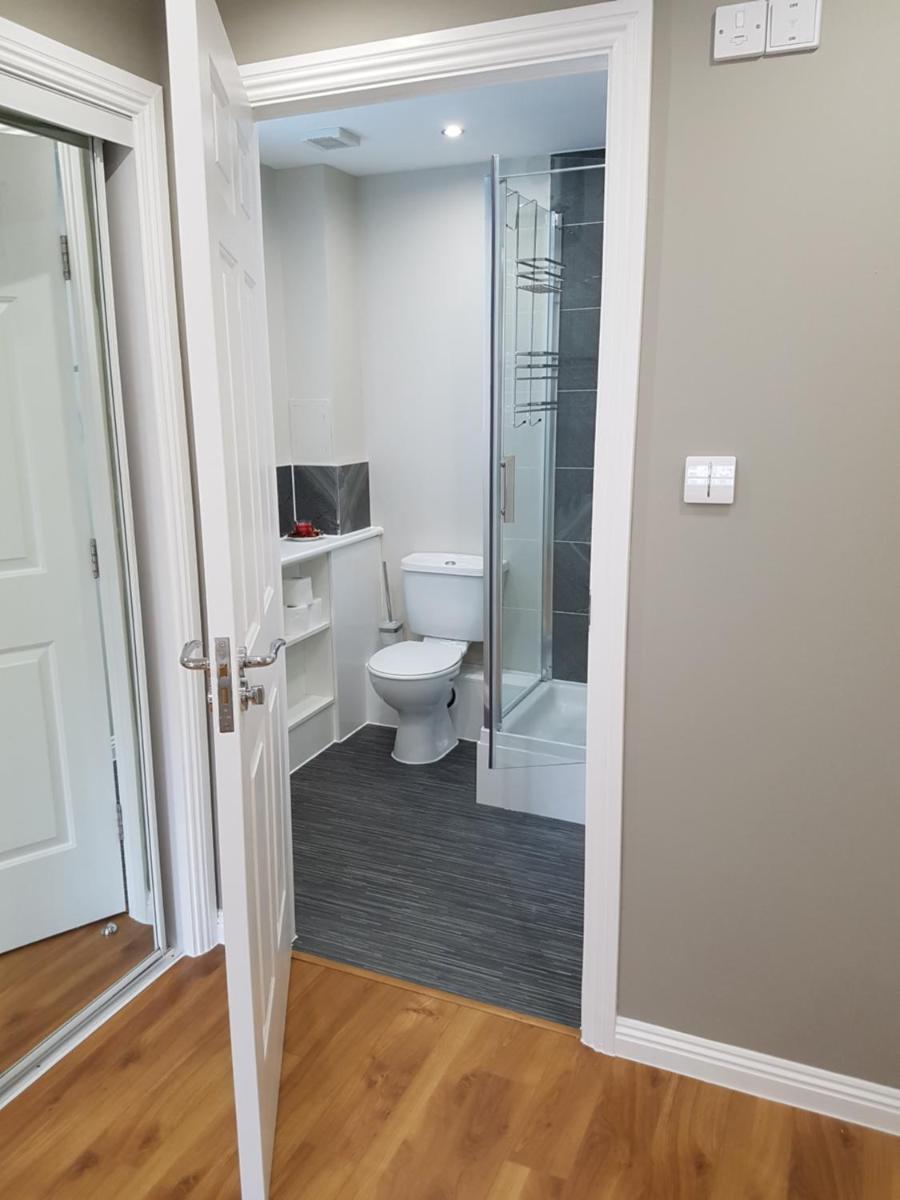 Glasgows Modern & Stylish 3 Bedroom Aparment - Housity