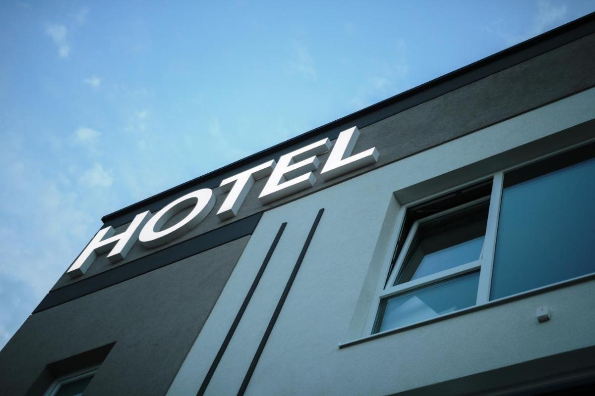 Hotel SAX Gračanica - Housity