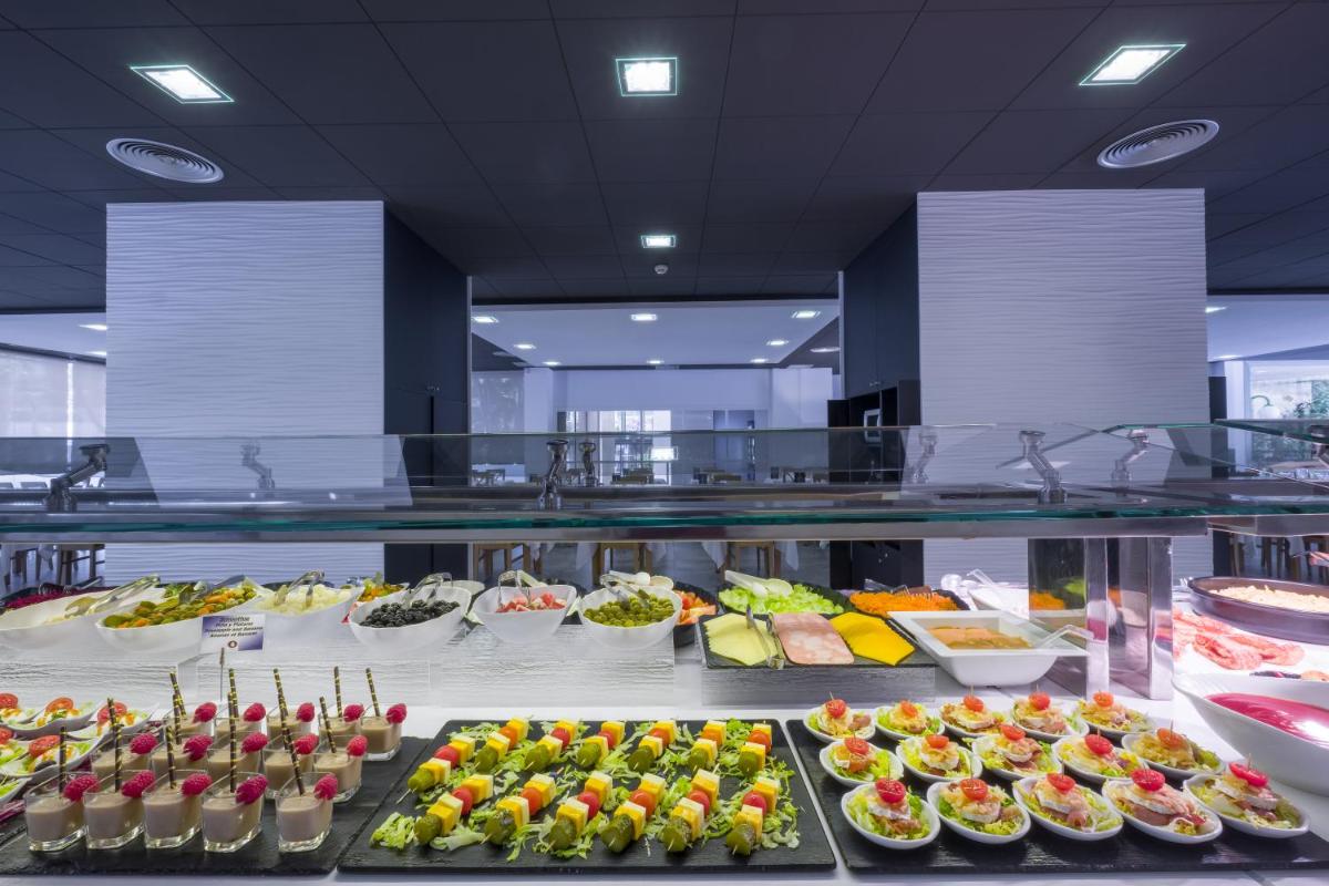 Comida en o cerca de este hotel
