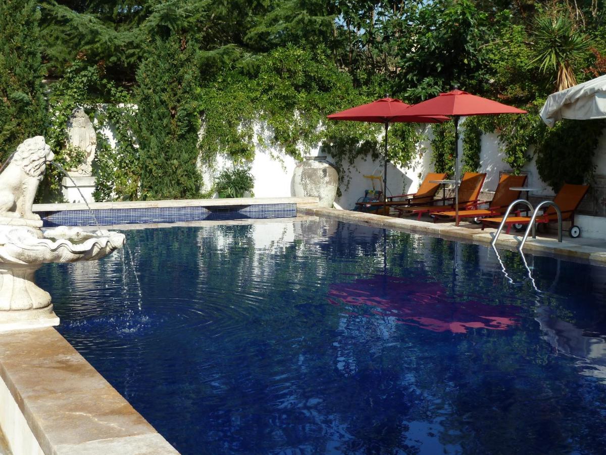 Piscine de l'établissement Mas de la Chapelle ou située à proximité