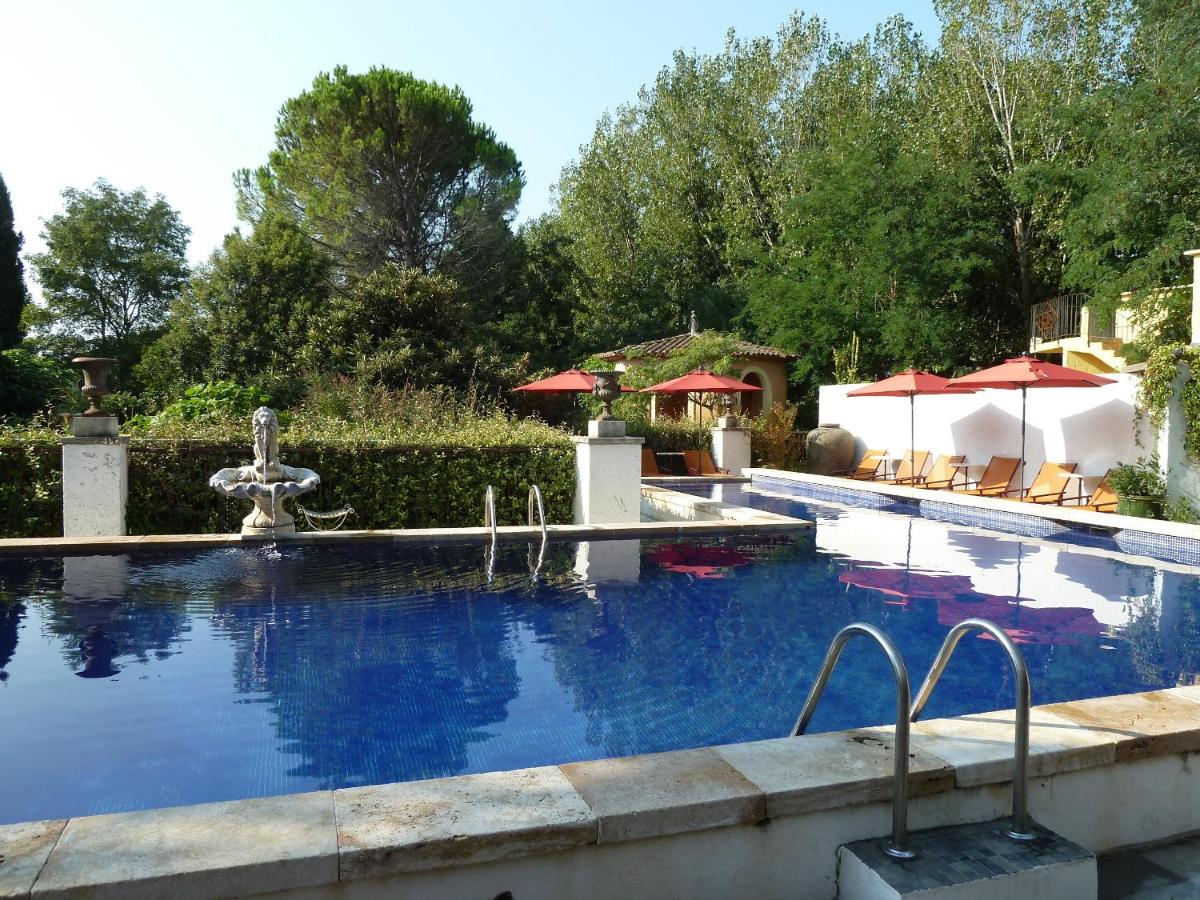 Piscine de l'établissement Mas de la Chapelle ou située à proximité