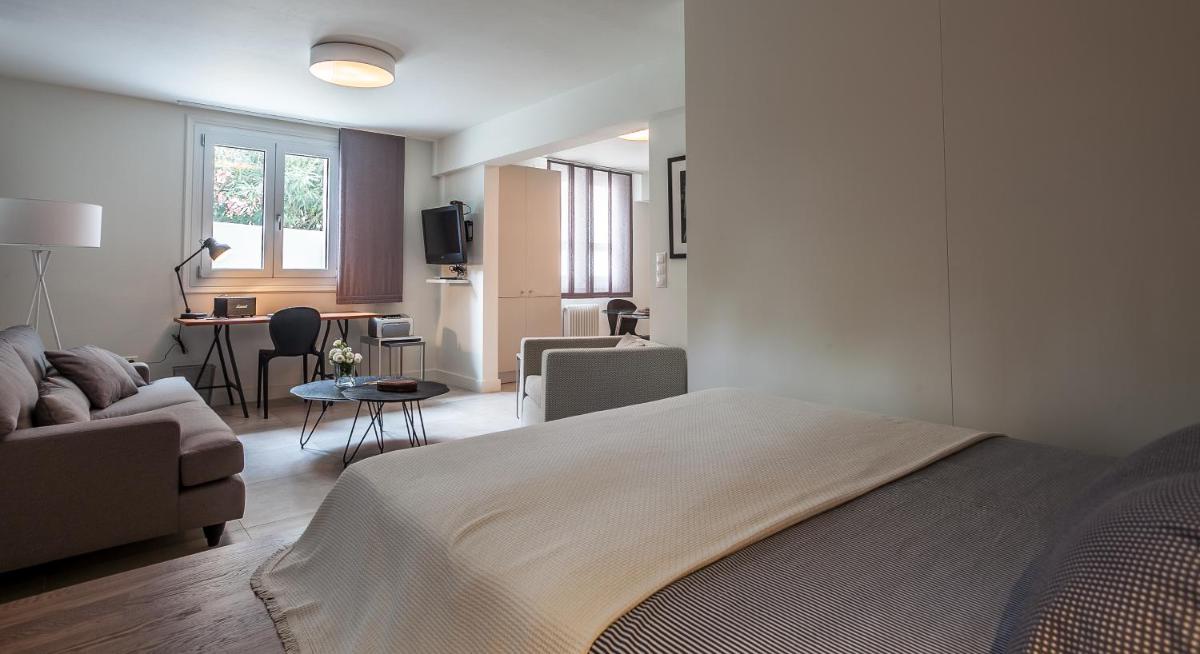 BRAND NEW apartment below the ACROPOLIS - Housity