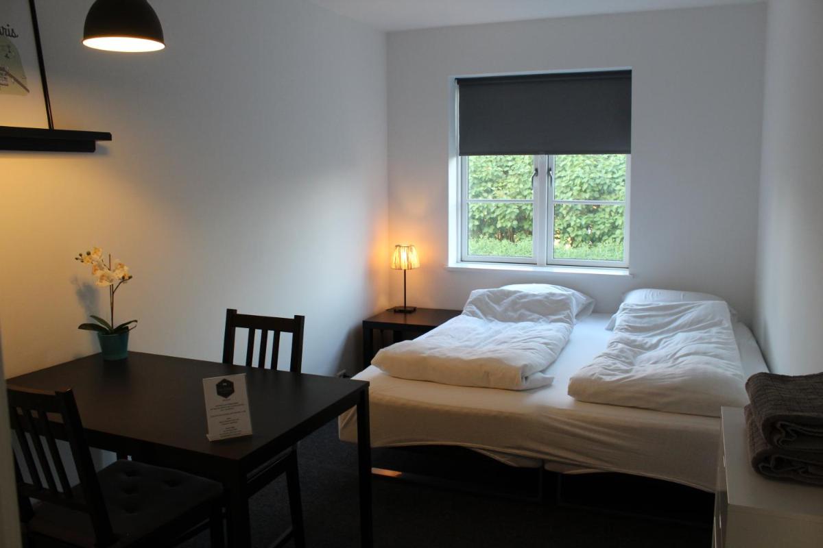 Close But Quiet - Housity