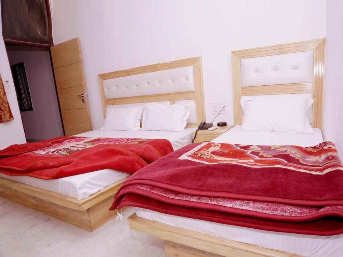 Friends Hostel by Backpackers Heaven- New Delhi Railway Station - Paharganj - Housity