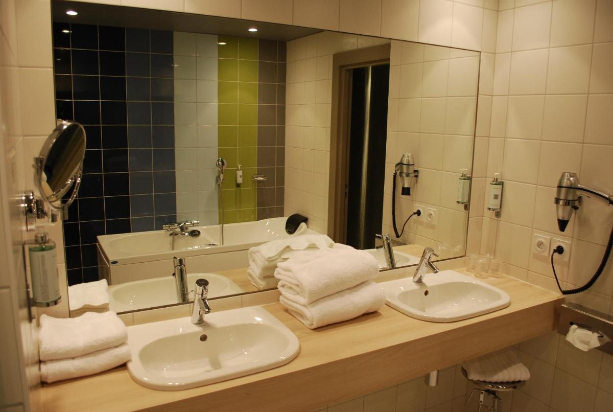 Salle de bains dans l'établissement Hotel le Cinq Hyper - Centre