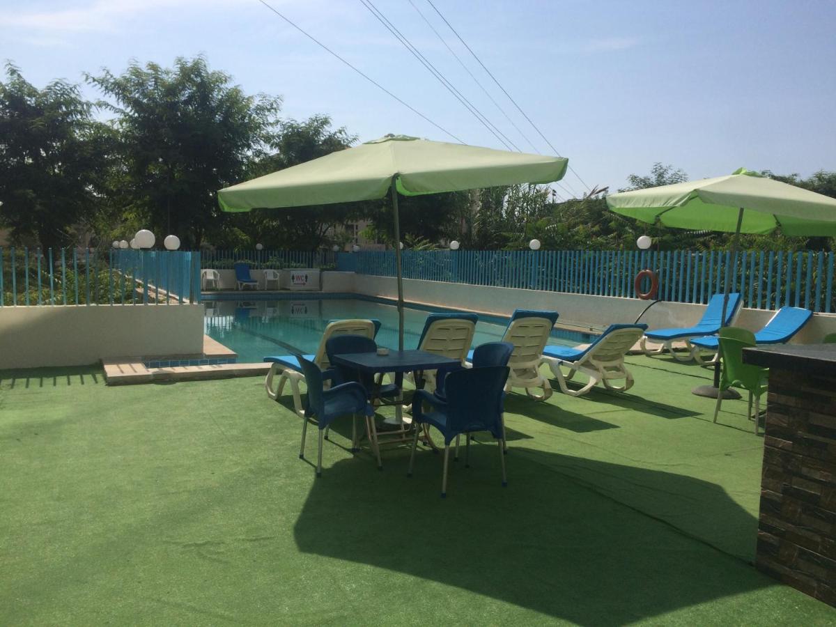 Queens Land Hotel - Housity