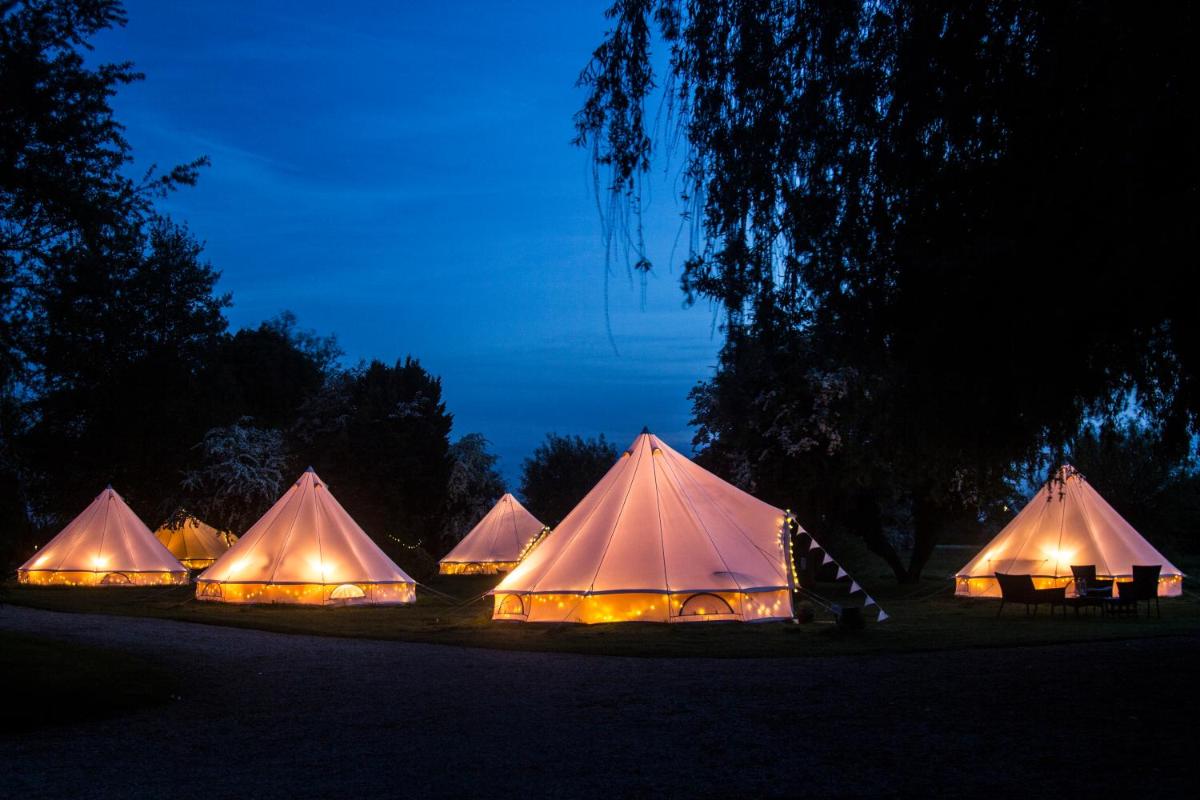 Oxford Riverside Glamping - Housity