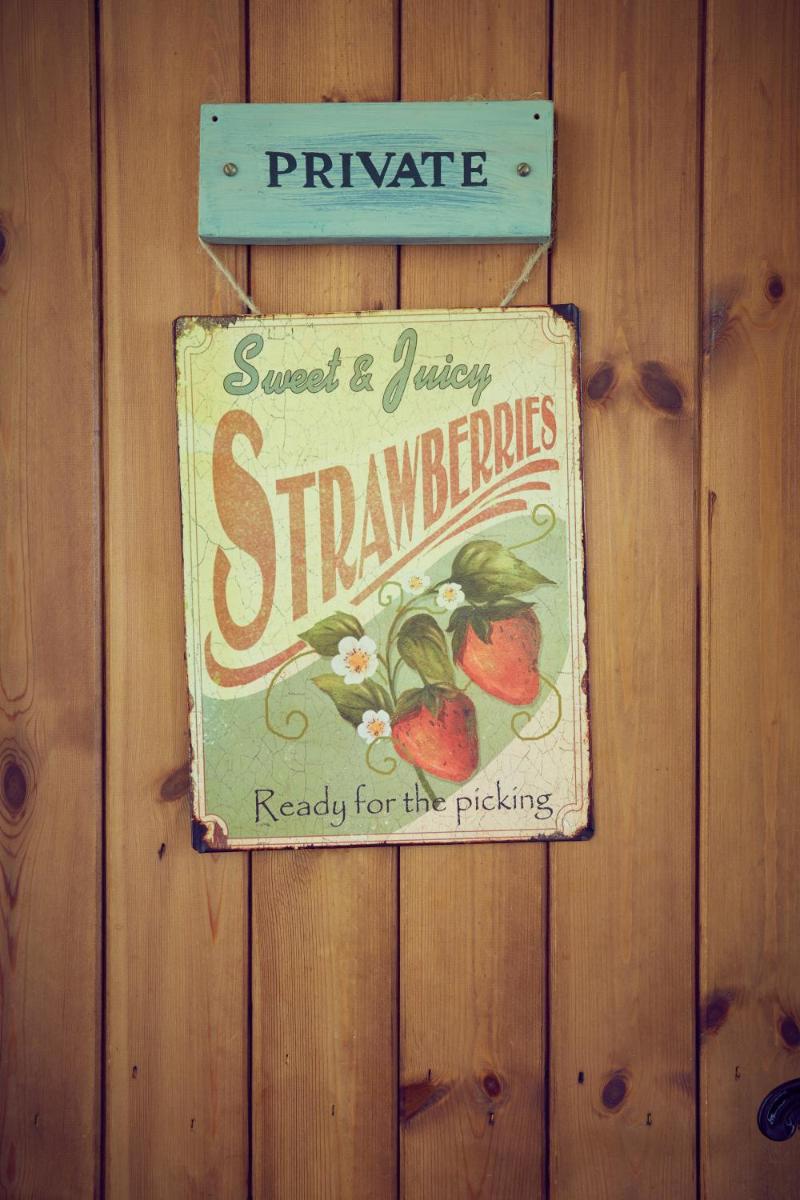 Strawberry Cottage B&B - Housity