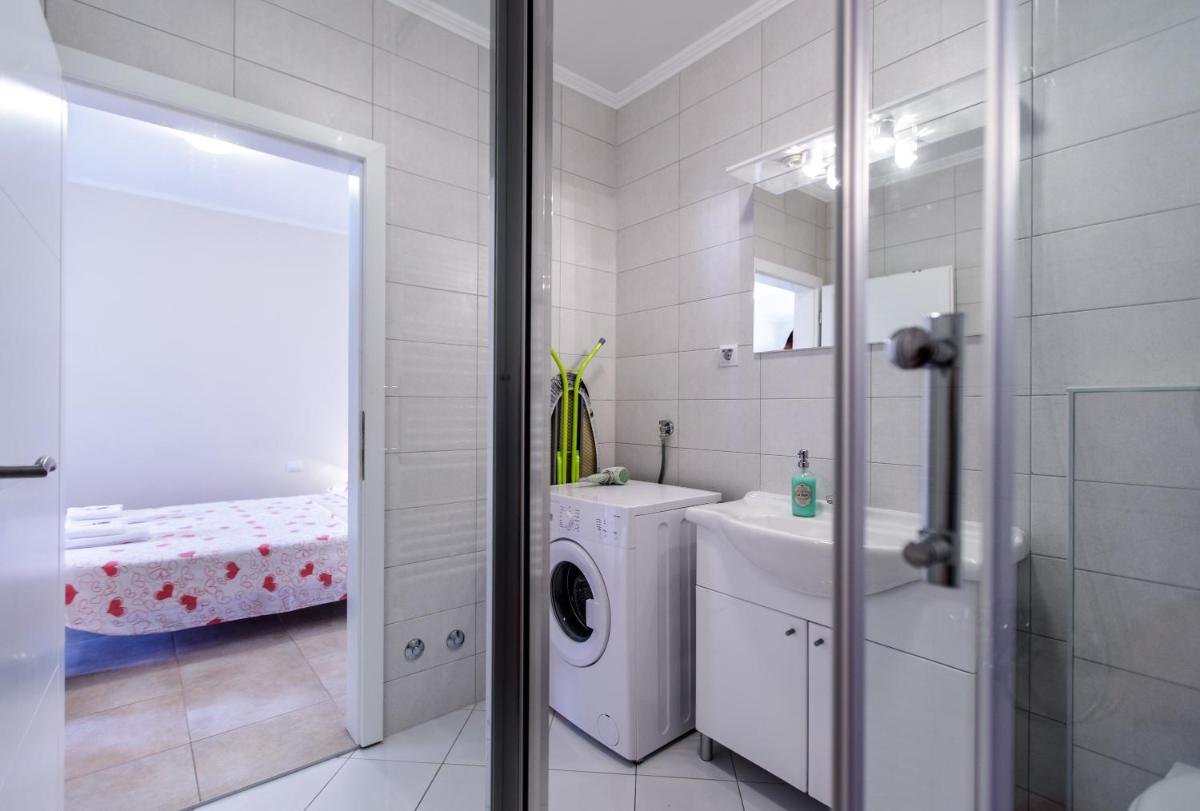 Suitetrails - Oliva Apartments 1 Lozica