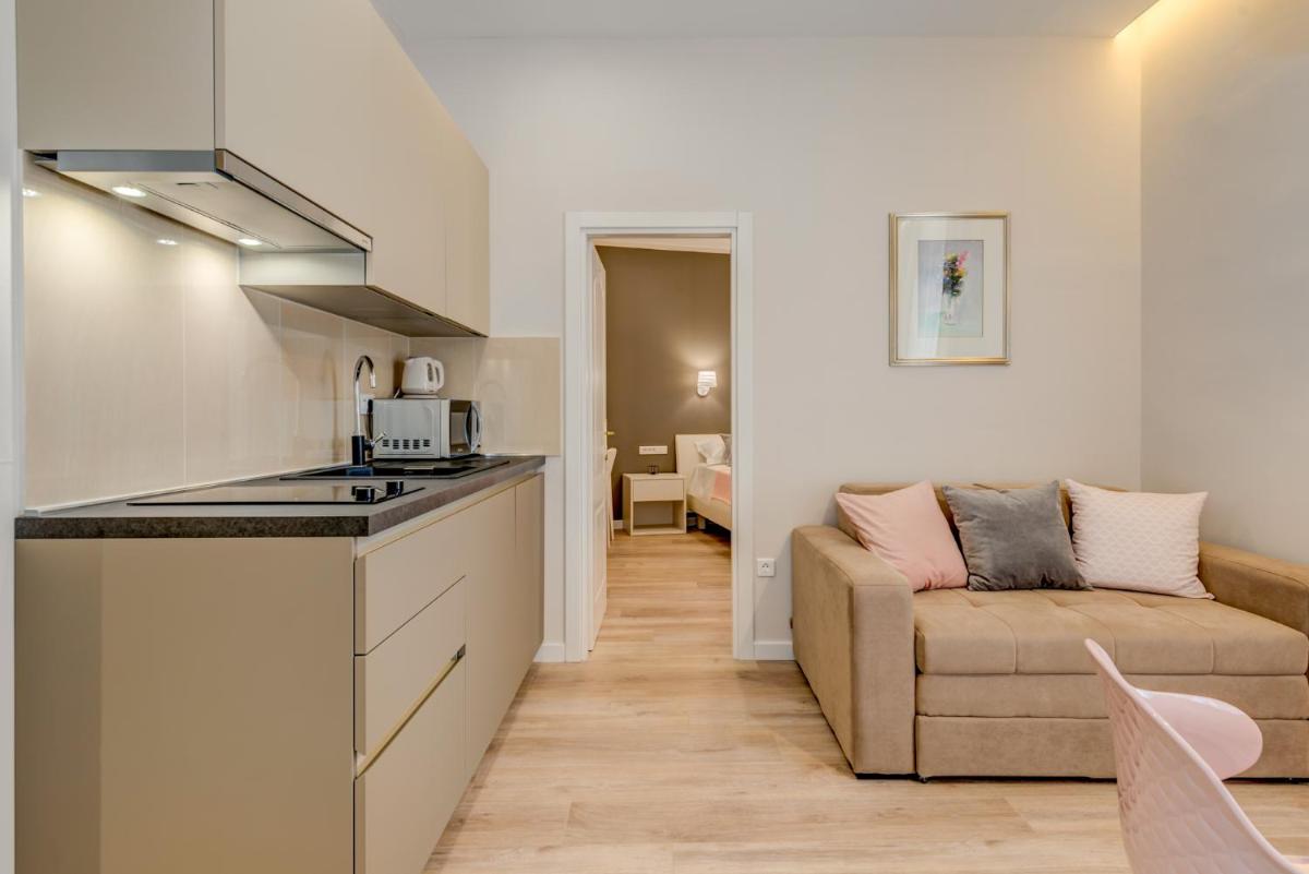 Royal Theatre Studio and Room - Housity