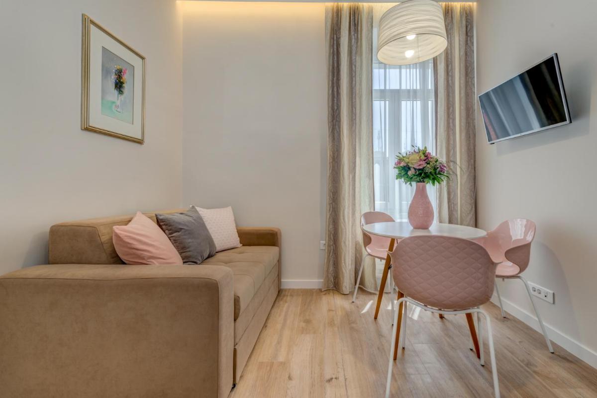 Royal Theatre Studio and Room - Housity