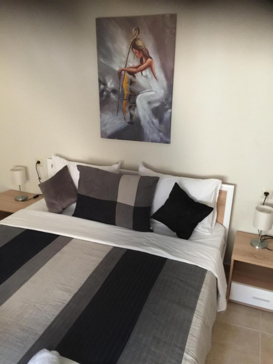 Periklis House - Housity