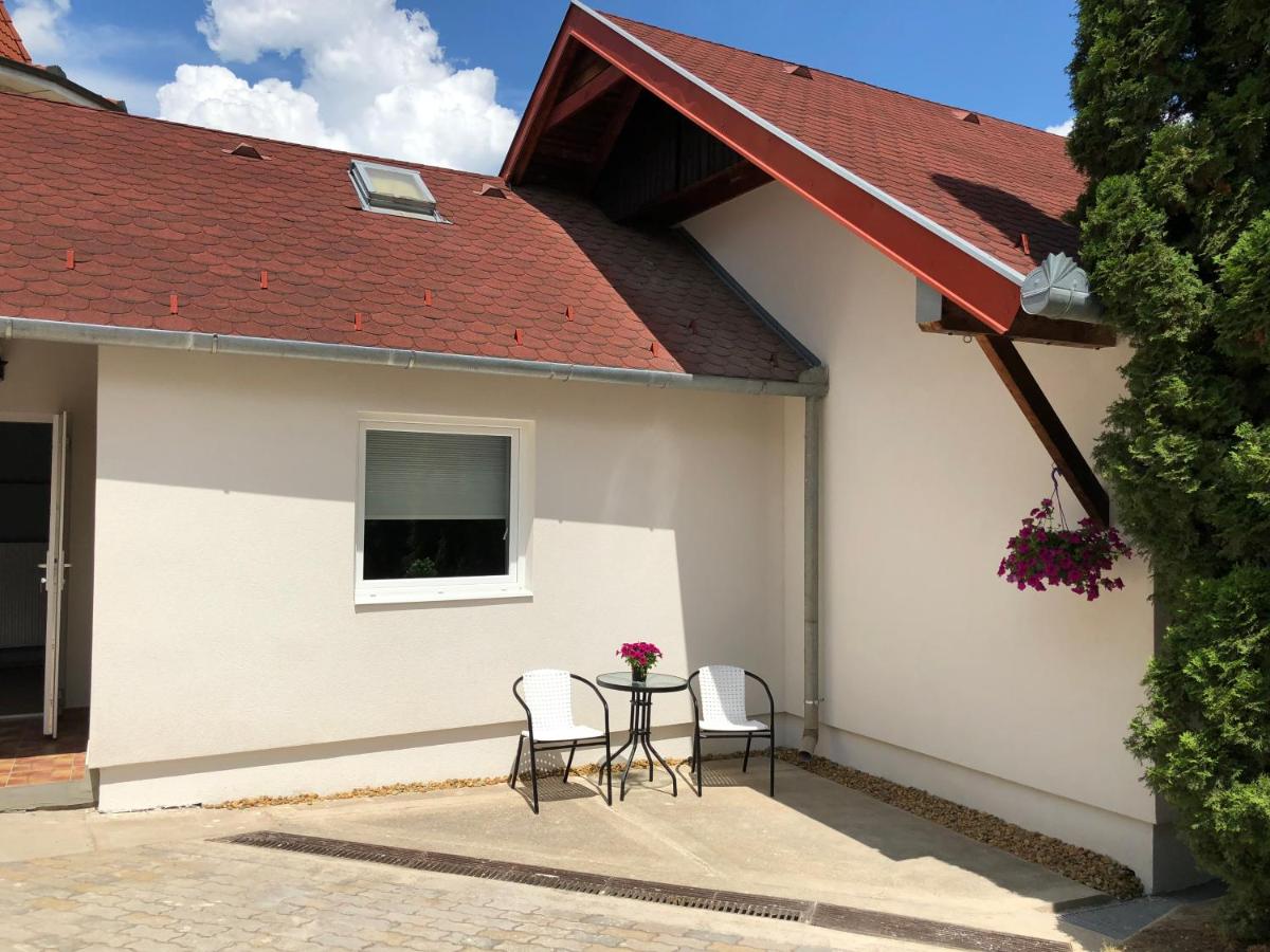 White Crow House - Housity