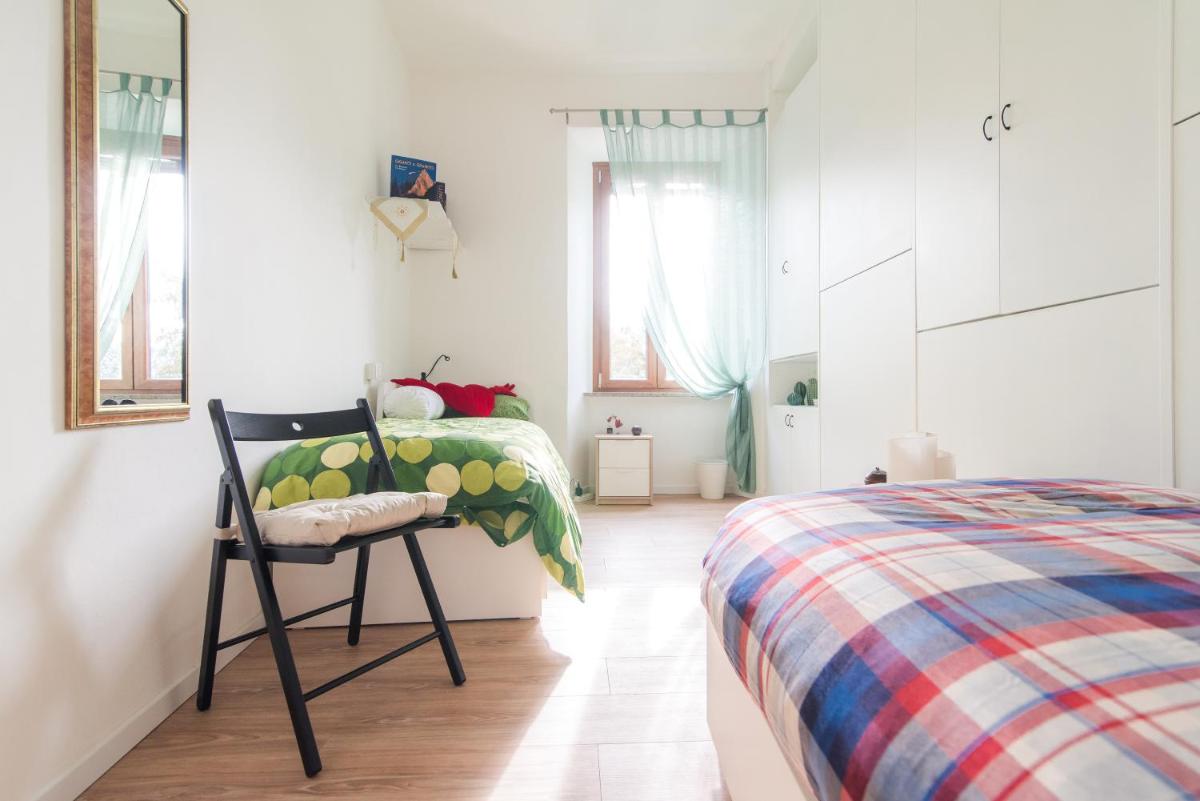 Romantic Lake - Housity