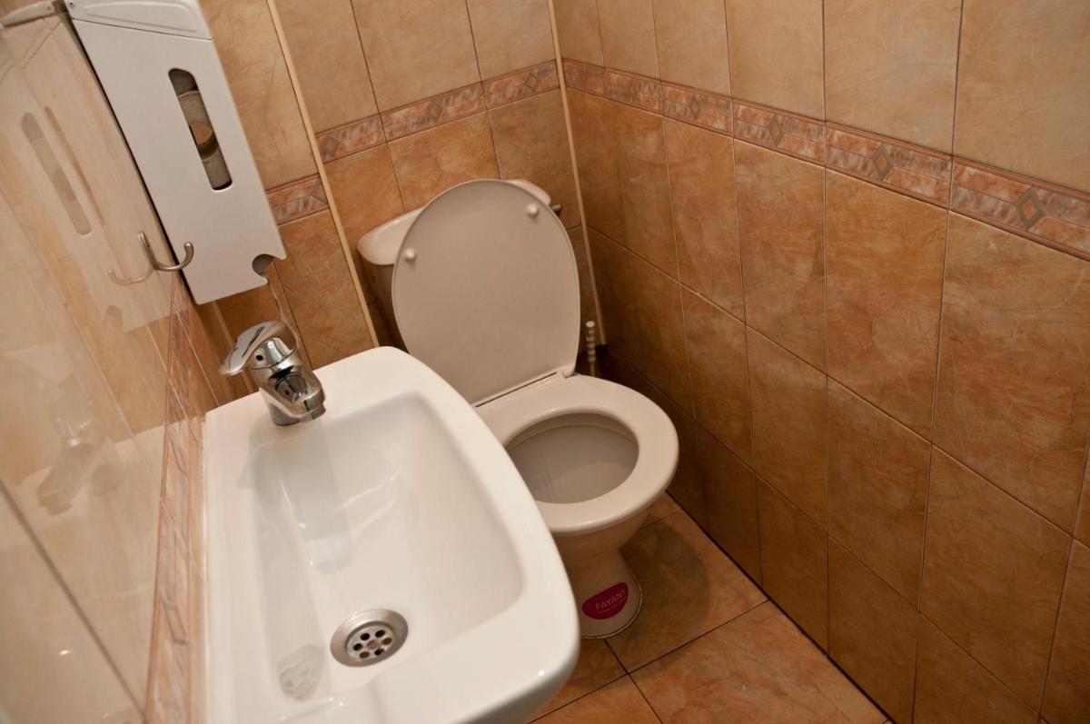 Hostel Mostel Hub Rooms and Apartments - Hizvo