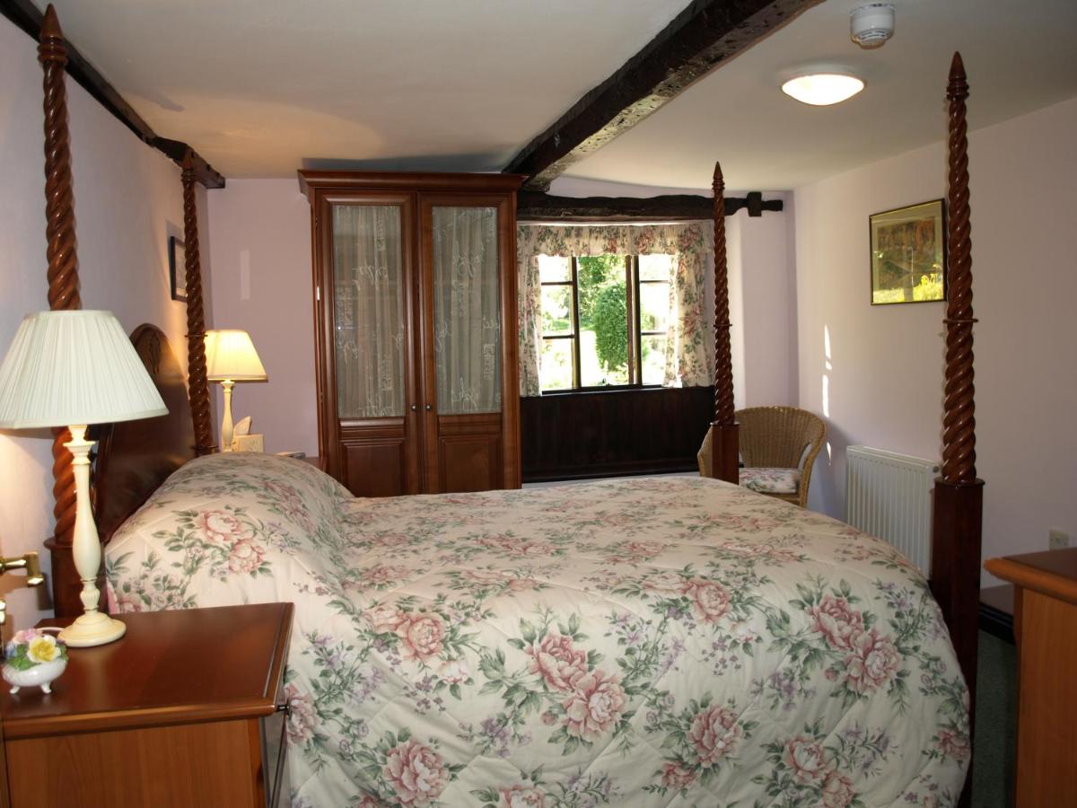 The Barn and Pinn Cottage - Housity