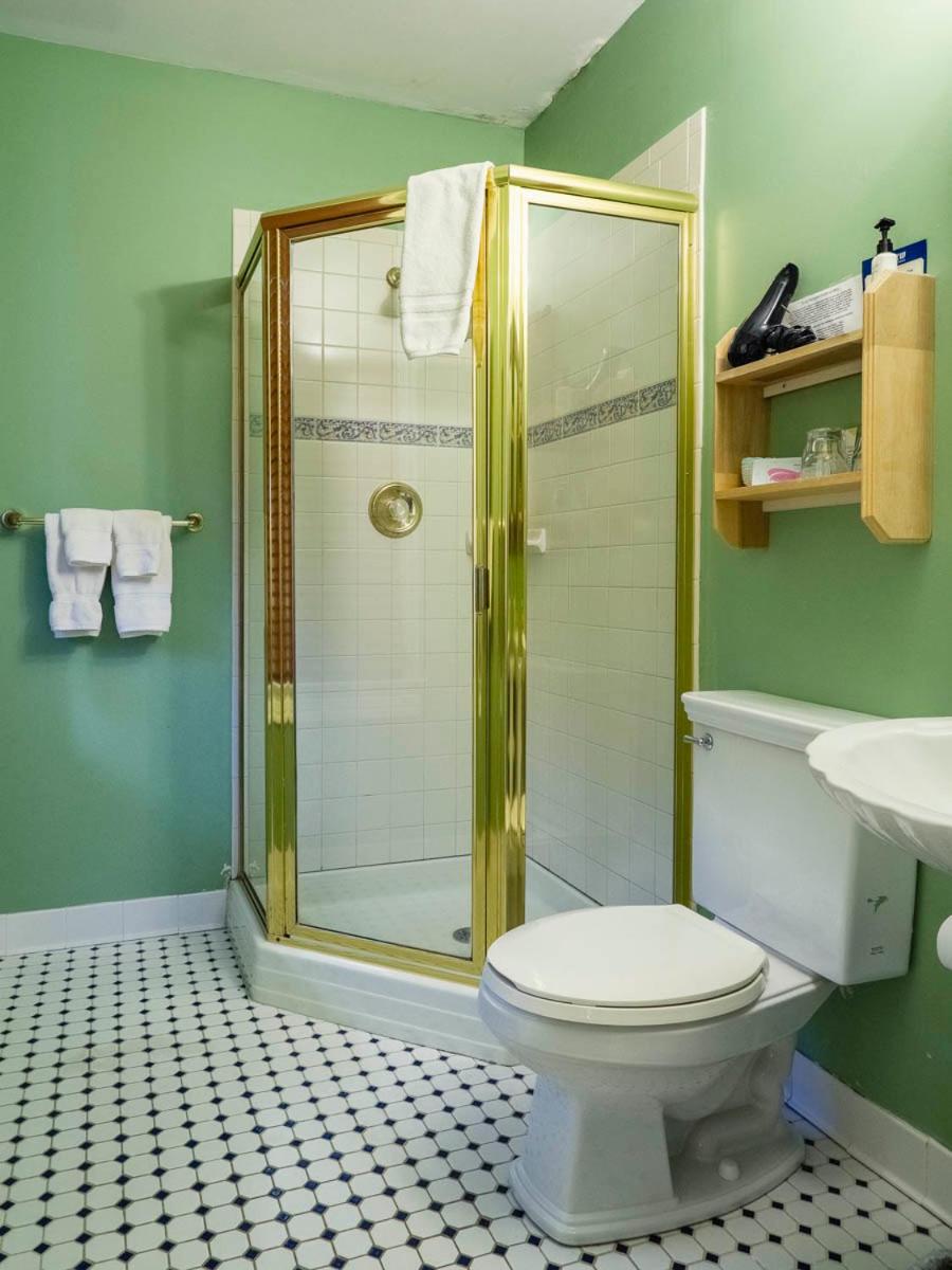George Brooks House B&B - Housity