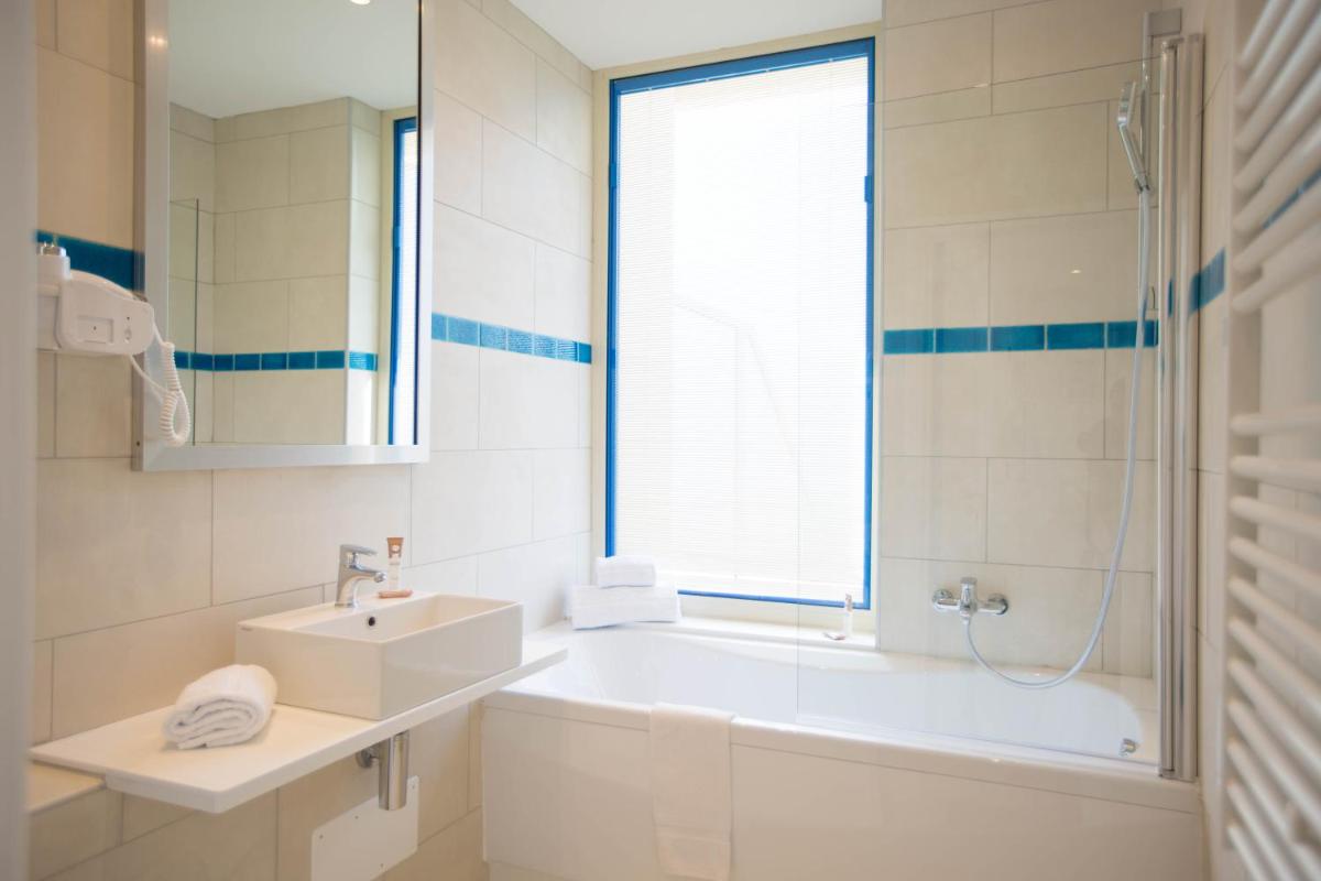 Salle de bains dans l'établissement Les Terrasses d'Eze - Hôtel & Spa