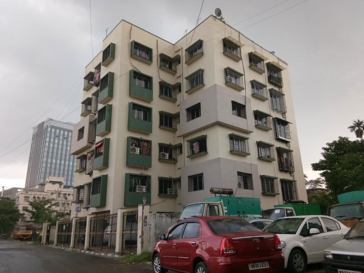 Contemporary 3BHK Apartment next to Acropolis Mall near Ruby - Housity