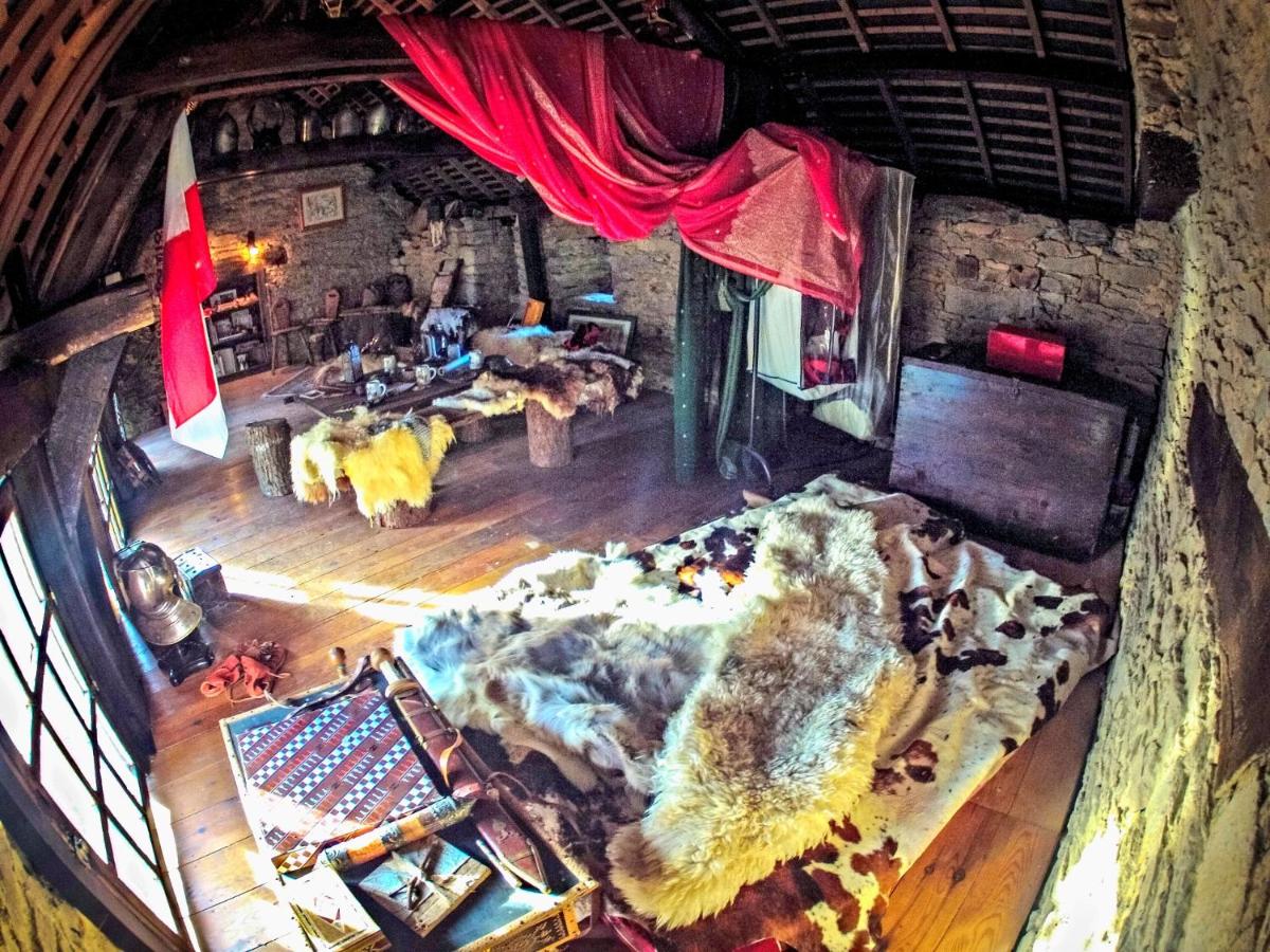 Authentic Knight's Templar Chamber at Chateau Le Mur - Housity