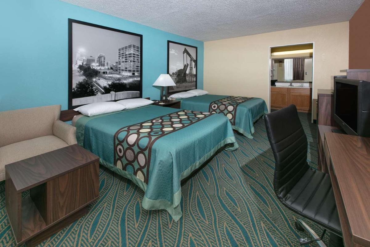 Super 8 by Wyndham Duncan OK - Housity