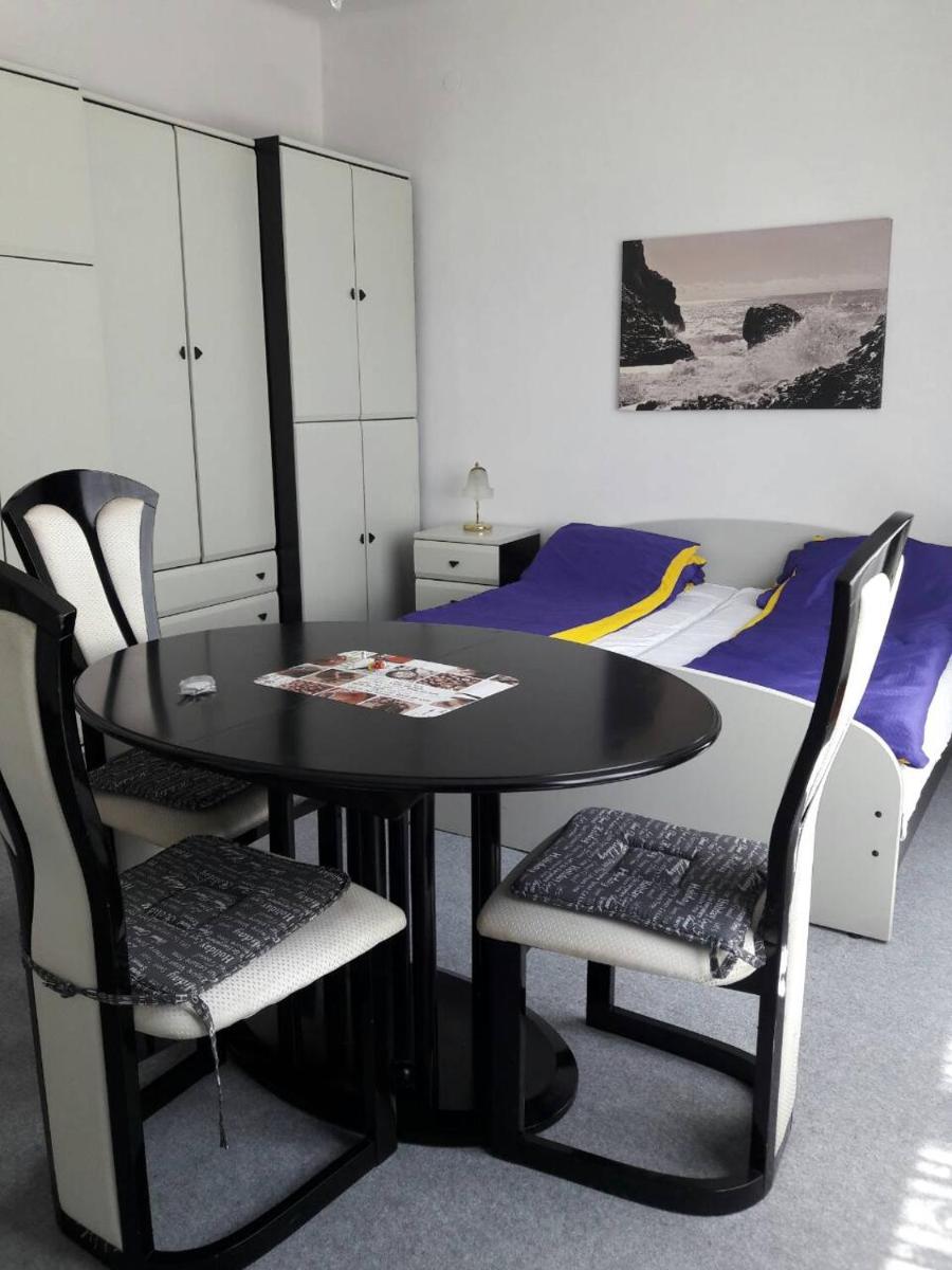 Suitetrails - Retro Style Apartment