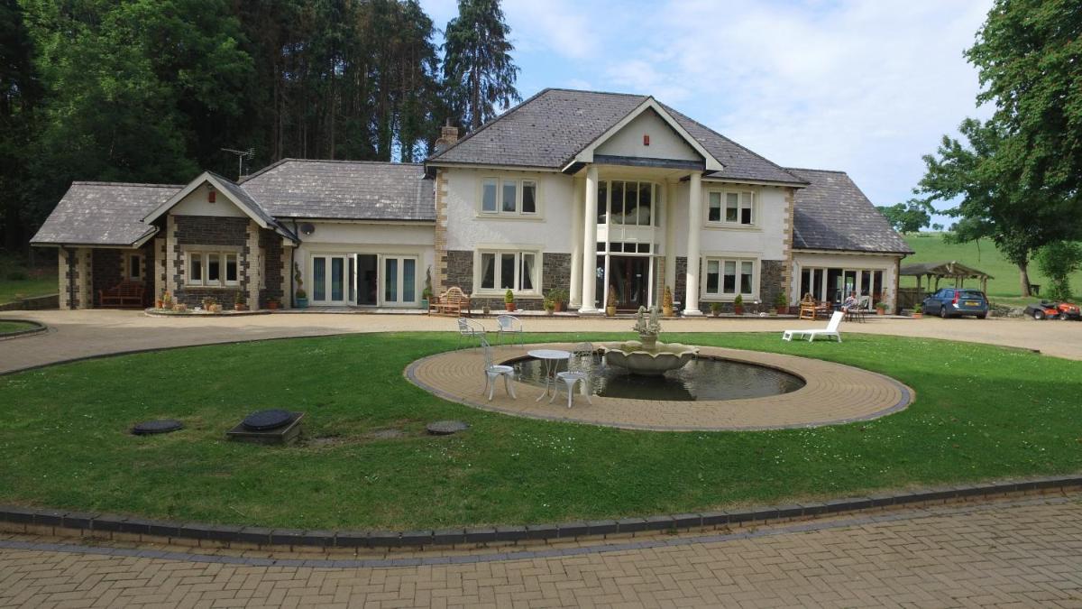 Plas Y Dderwen Bed and Breakfast - Housity