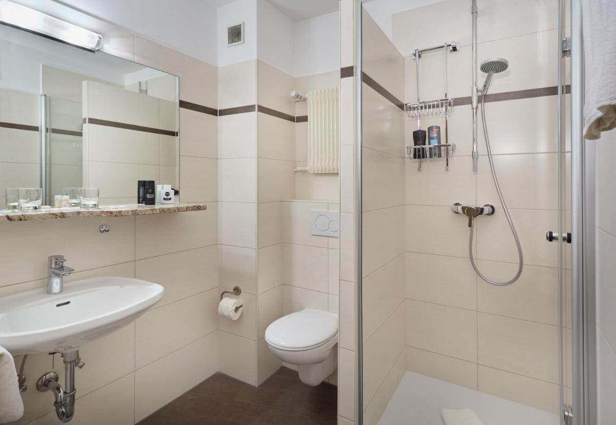 Hotel Restaurant Lindenhof - Housity