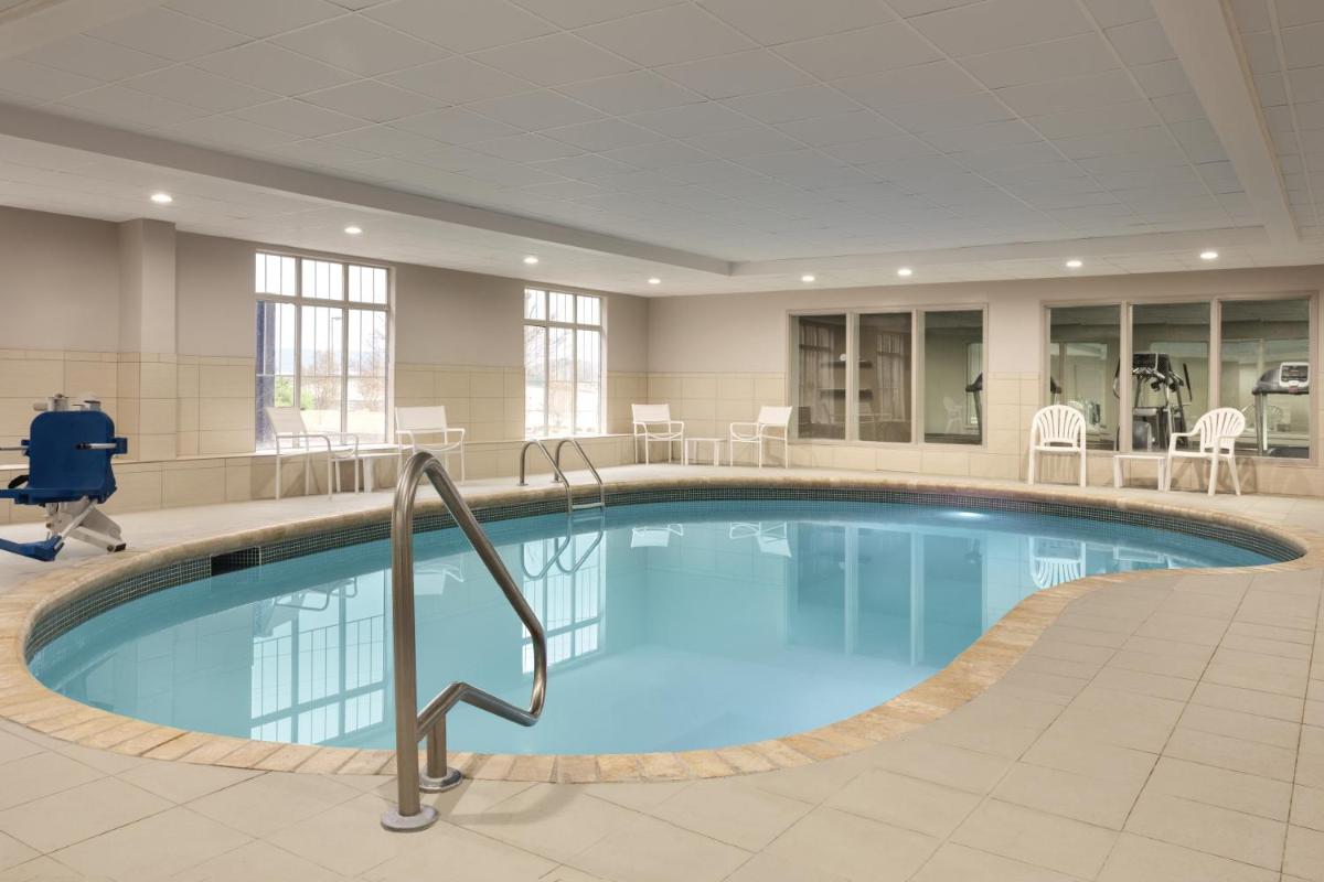 Country Inn & Suites by Radisson, Chattanooga-Lookout Mountain - Housity