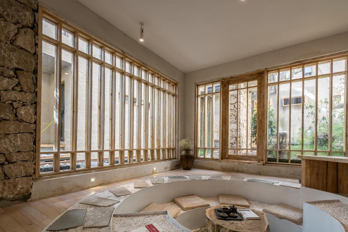 Shangri-La Karesansui Hotel - Housity