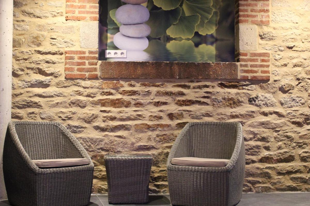 Coin salon dans l'établissement Hôtel Ginkgo - SPA Biloba