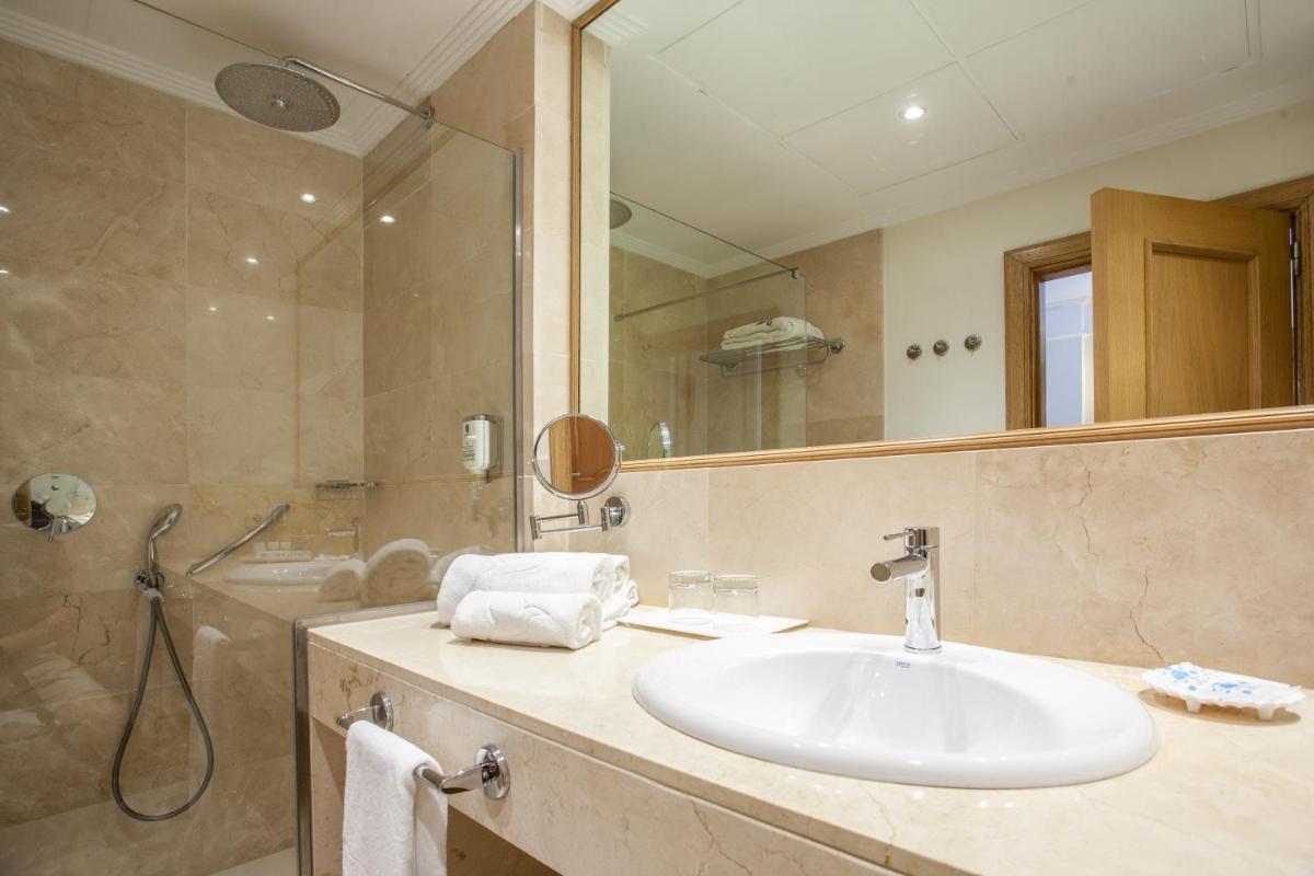 Un baño de Grupotel Playa de Palma Suites & Spa