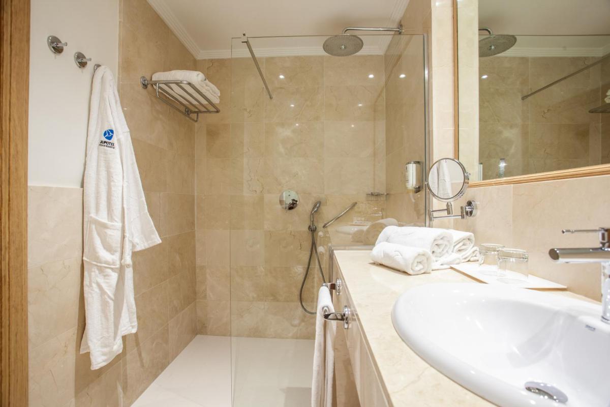 Un baño de Grupotel Playa de Palma Suites & Spa