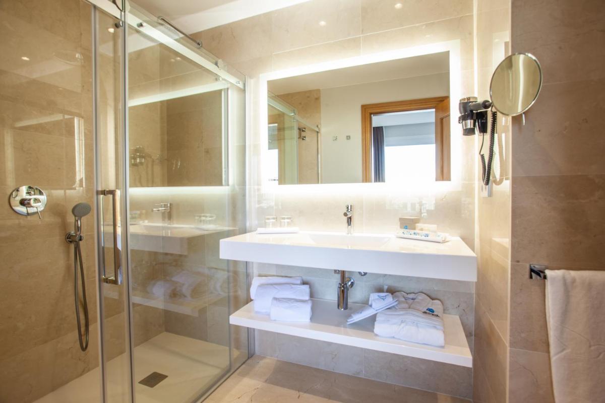 Un baño de Grupotel Playa de Palma Suites & Spa