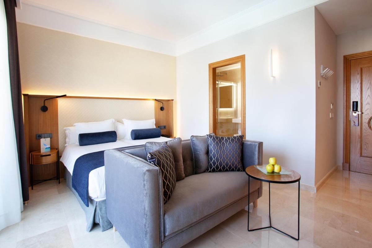 Cama o camas de una habitación en Grupotel Playa de Palma Suites & Spa