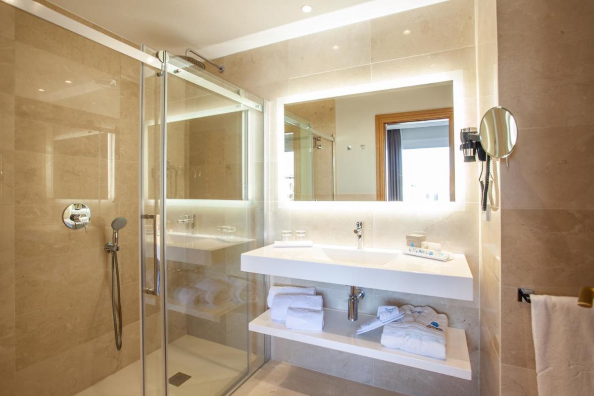 Un baño de Grupotel Playa de Palma Suites & Spa