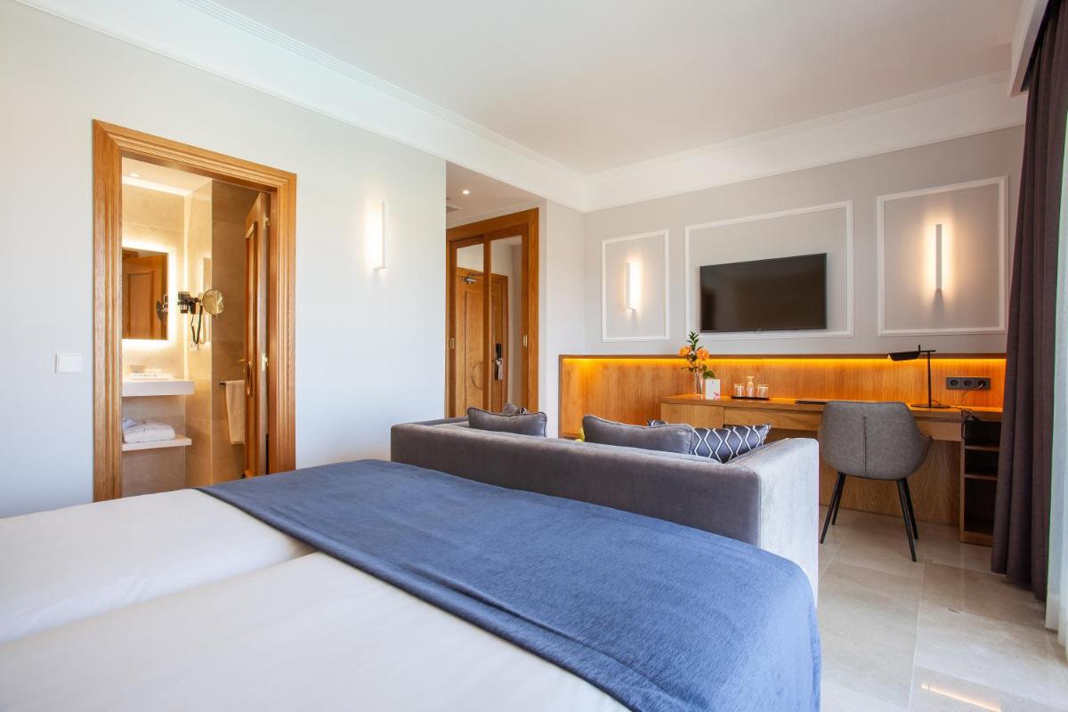 Cama o camas de una habitación en Grupotel Playa de Palma Suites & Spa