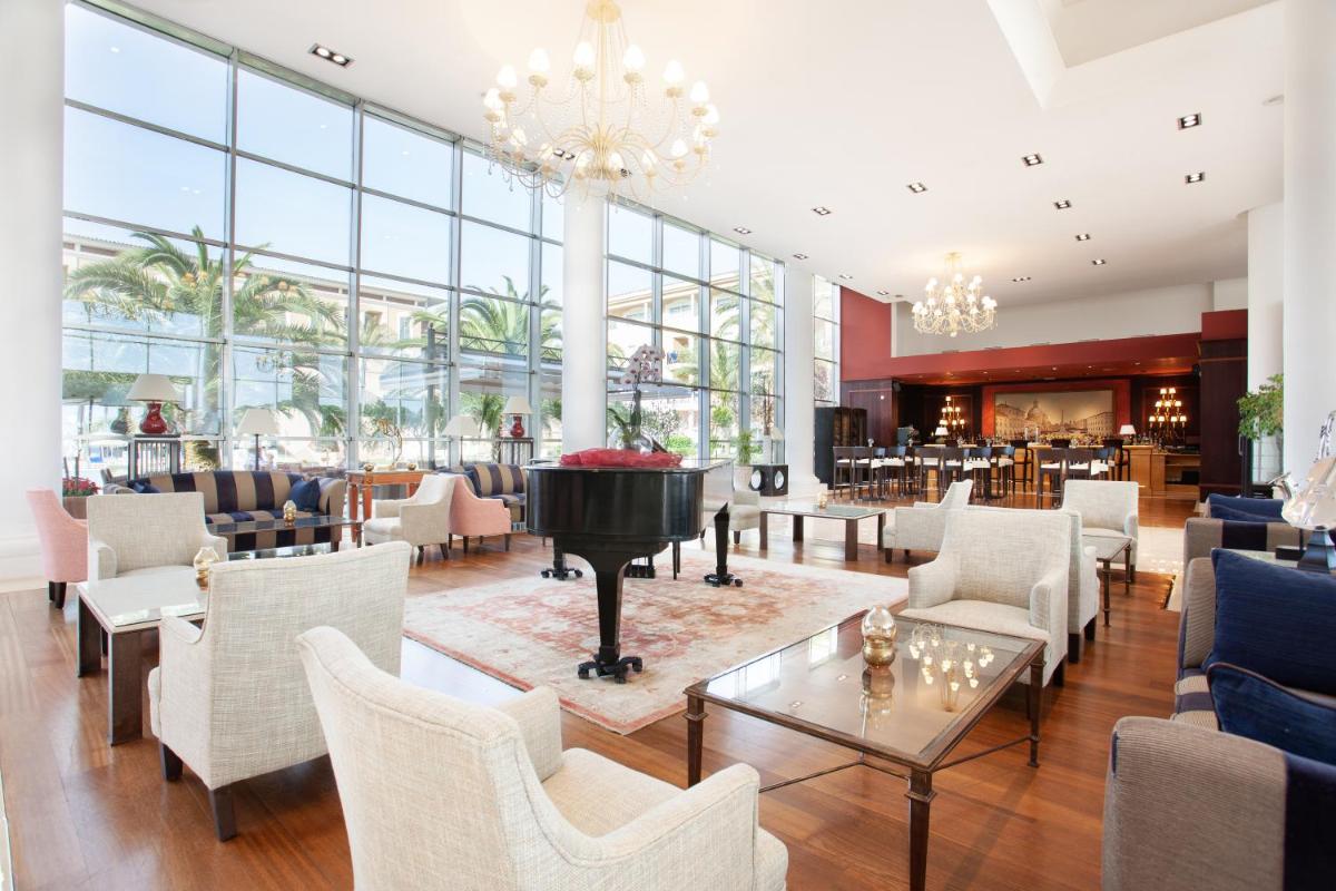 Un restaurante o sitio para comer en Grupotel Playa de Palma Suites & Spa